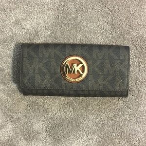 Michael Kors Jet Set Logo Wallet